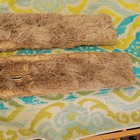 Ohhhh you fancy. Huh? Faux furr - Picture 3 of 3